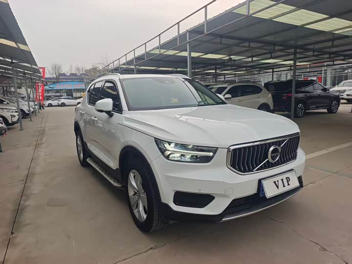 Volvo XC40 2020 T 3 — фото 3