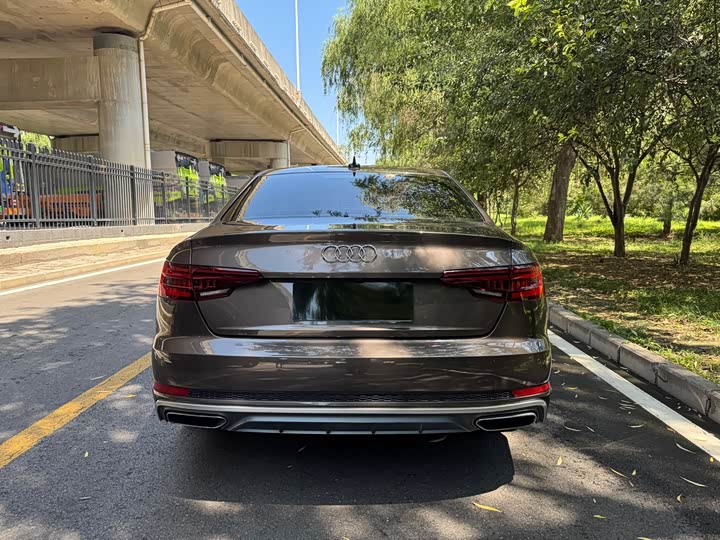 Audi A4L 40 TFSI стиль V — фото 4