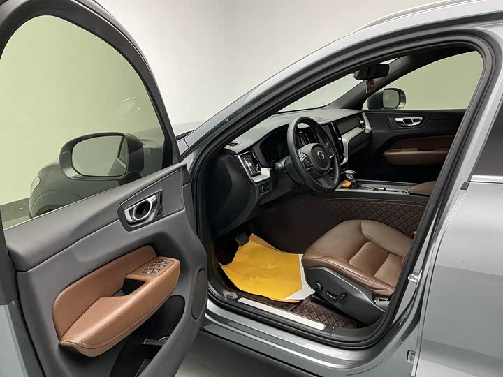 Volvo XC60 2021 T 5 4 WD — фото 18