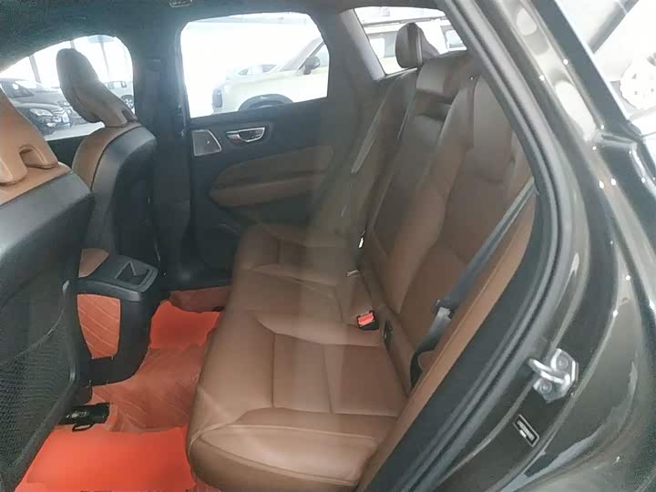 Volvo XC60 2021 T 5 4 WD — фото 17