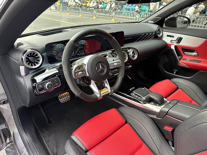 Mercedes-Benz CLA 2023 AMG CLA 45 4 MATIC+ — фото 4