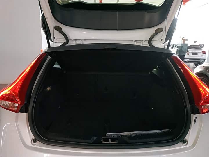 Volvo V40 2019 T 3 — фото 19