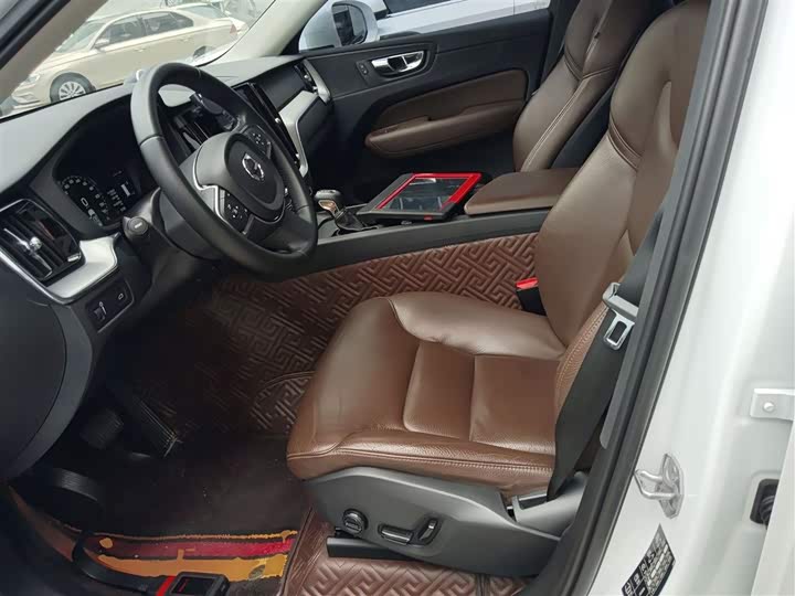 Volvo XC60 2019 T 5 4 WD VI — фото 14