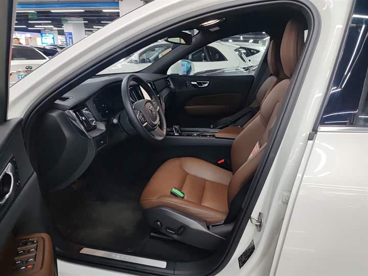 Volvo XC60 2025 B 5 4 WD — фото 15