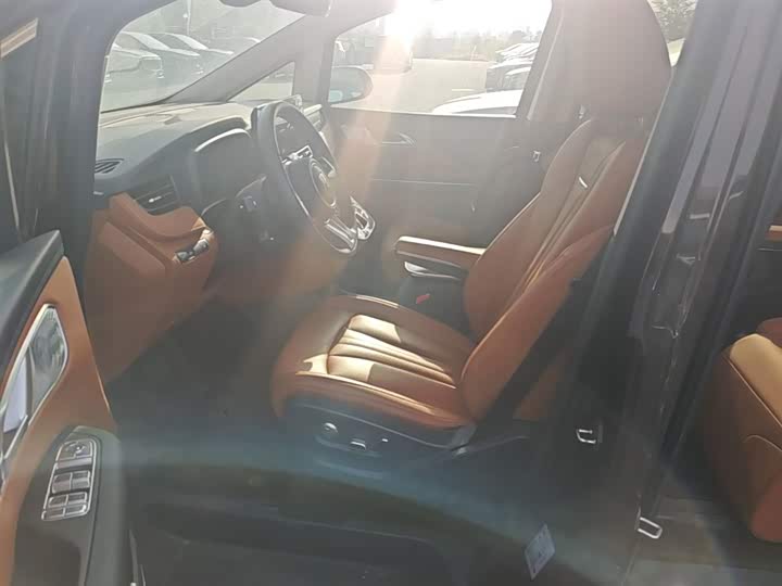 Hongqi HQ9 PHEV 2024 2.0 T 4 WD — фото 15