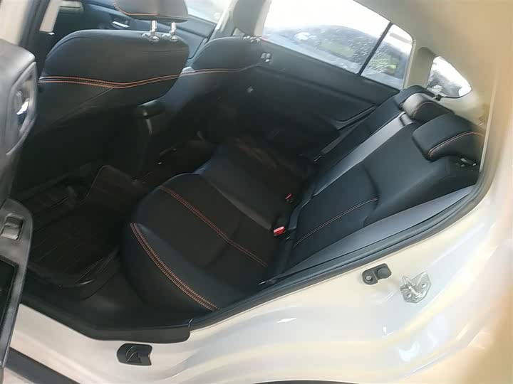Subaru XV 2014 2.0i — фото 17
