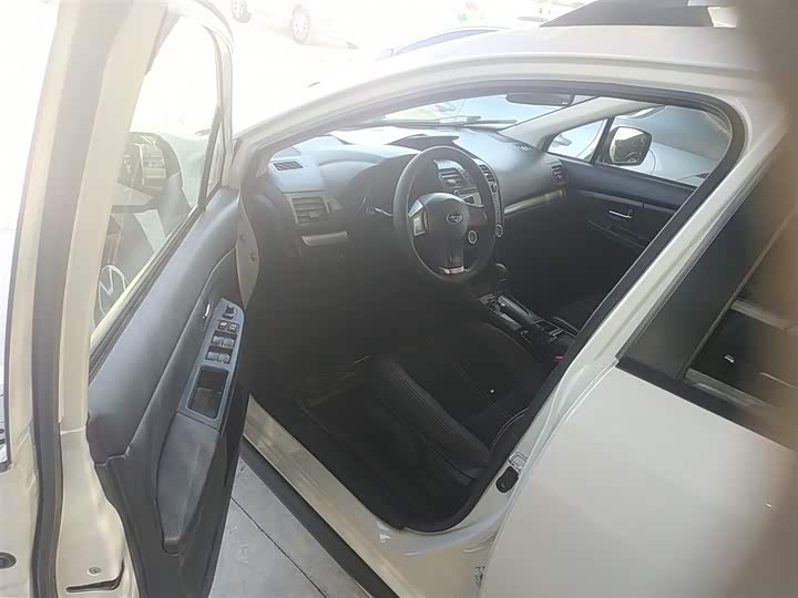 Subaru XV 2014 2.0i — фото 16