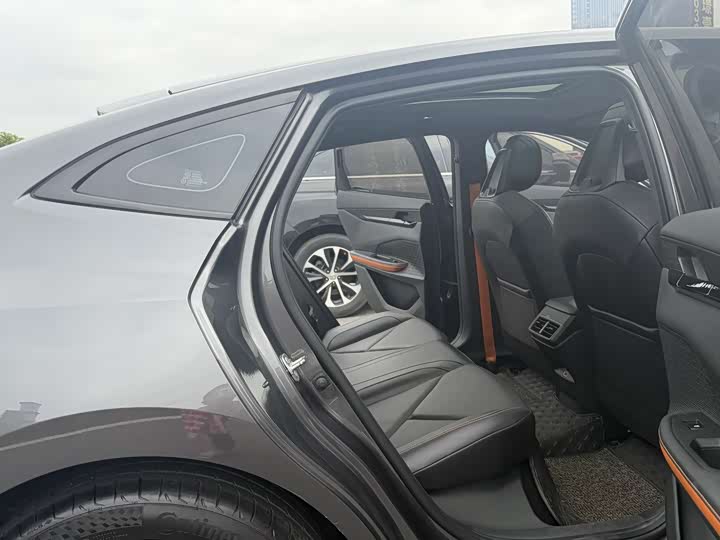 Changan UNI-V 2022 1.5 T Premium — фото 10