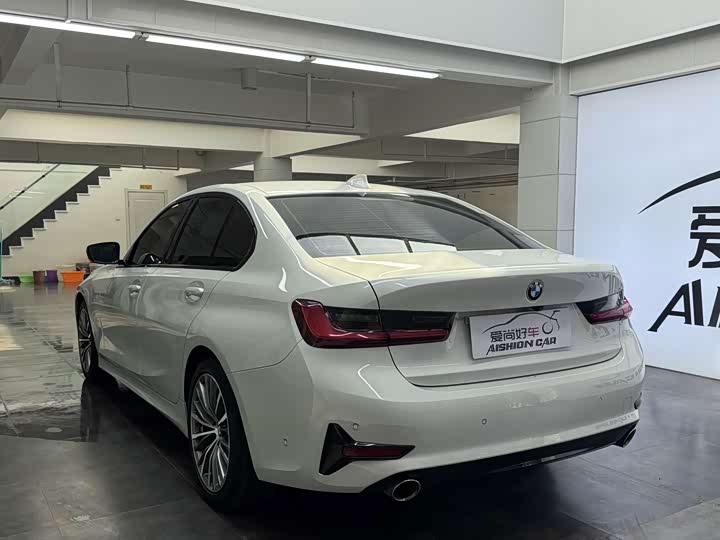 BMW 3 Series 320i спортпакет — фото 5