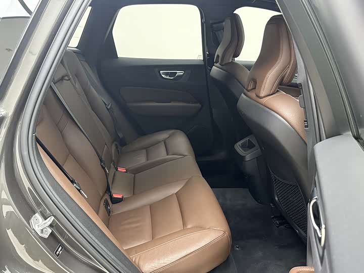 Volvo XC60 2022 B 5 4 WD — фото 16