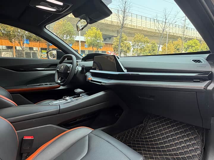 Changan UNI-V 2023 1.5 T Premium — фото 16