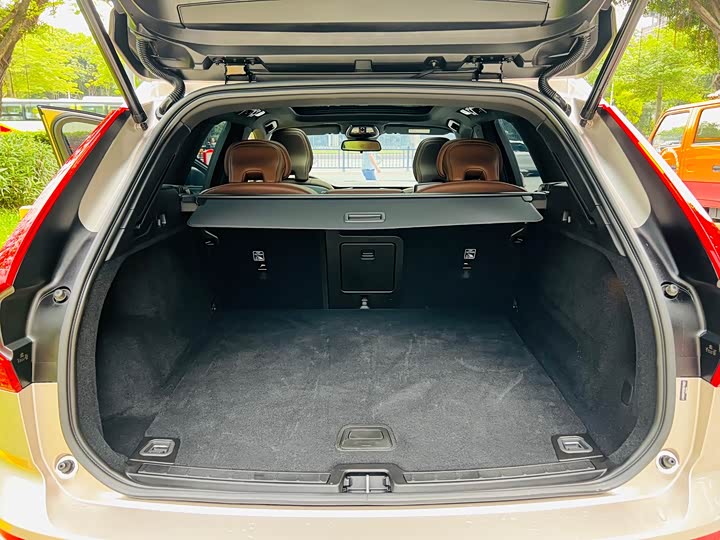 Volvo XC60 2025 B 5 4 WD — фото 19