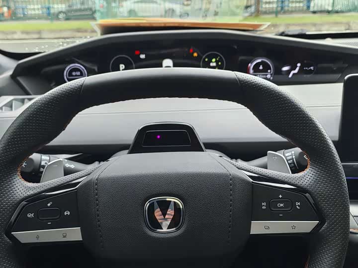Changan UNI-V 2022 1.5 T Premium — фото 19