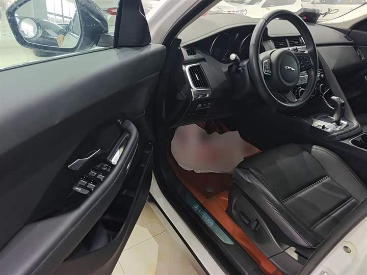 Jaguar E-PACE 2018 P 200 S VI — фото 16