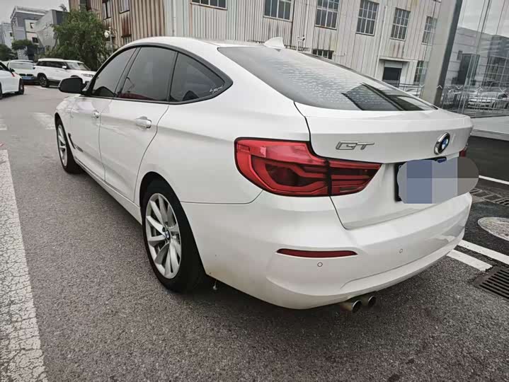 BMW 3-Series 2018 320i — фото 3