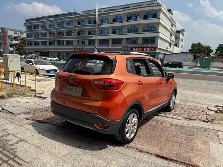 Changan CS15 2016 1.5 L AT — фото 16
