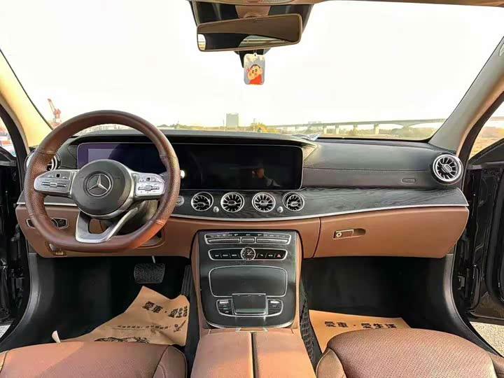 Mercedes-Benz E-Class 2019 E 300 L Luxury — фото 3