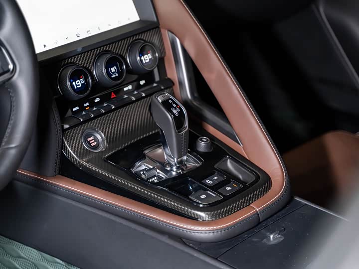 Jaguar F-TYPE 2019 2.0 T — фото 14