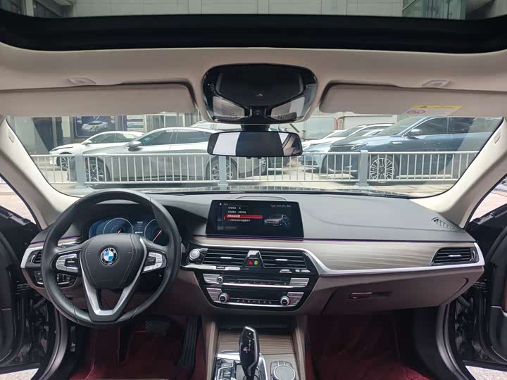 BMW 5 Series 530Le люкс-пакет — фото 13