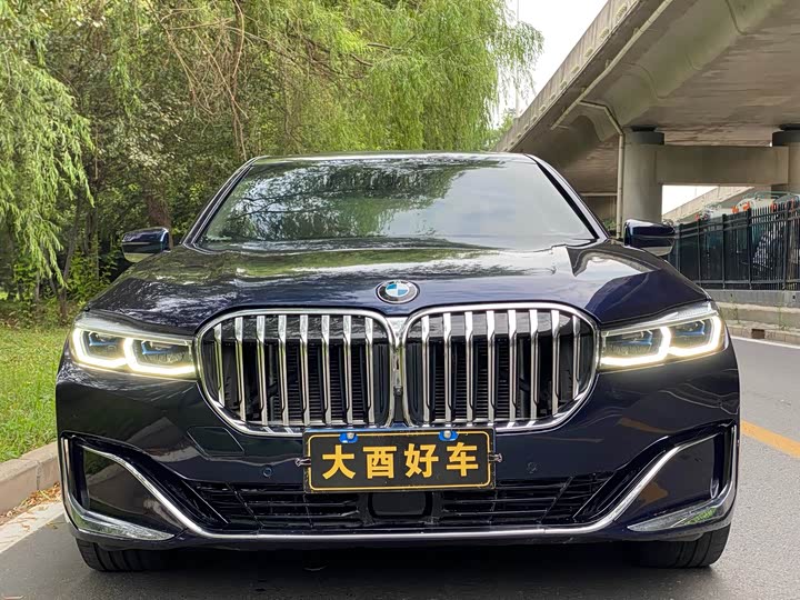 BMW 7-Series 2022 740 Li x Drive — фото 2