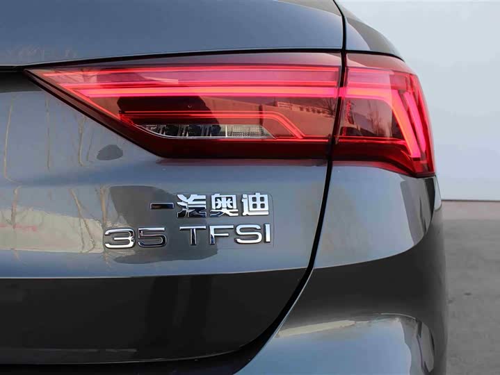 Audi Q3 2019 40 TFSI — фото 14