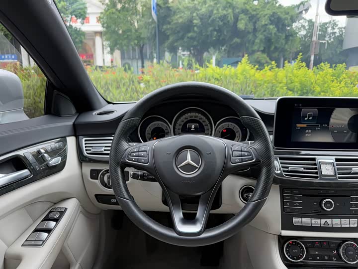Mercedes-Benz CLS 320 — фото 15
