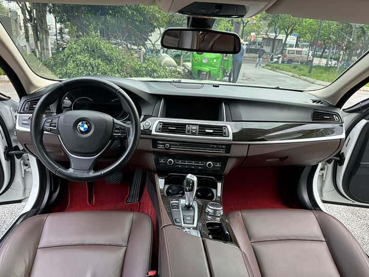 BMW 5 Series 525Li — фото 15