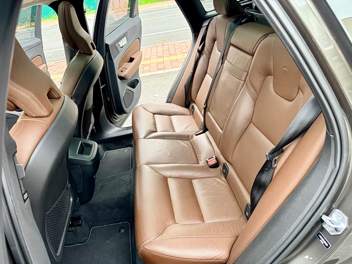 Volvo XC60 2020 T 5 4 WD — фото 16