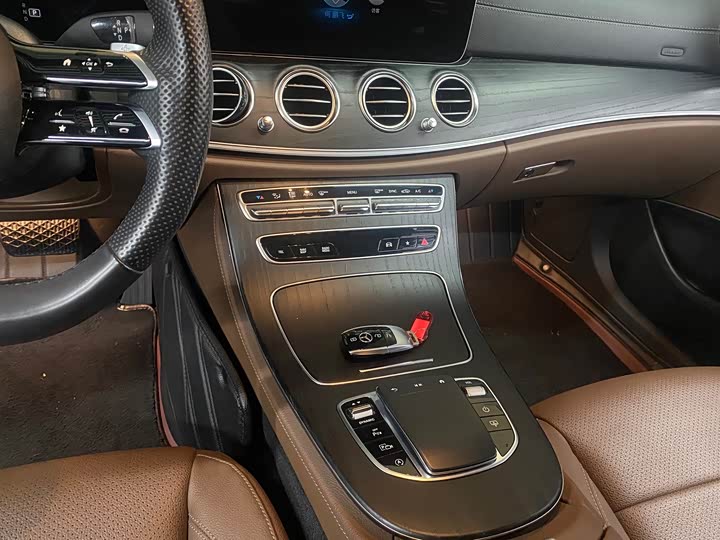 Mercedes-Benz E-Class E 300 L люкс — фото 8