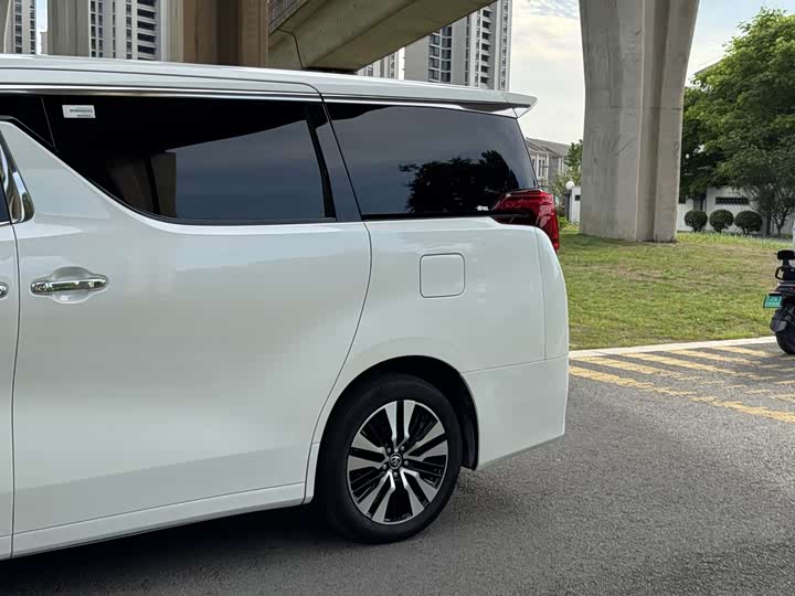 Toyota Alphard — фото 8