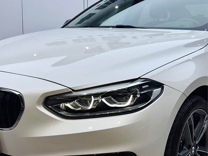 BMW 1-Series 2018 118i Sport — фото 22