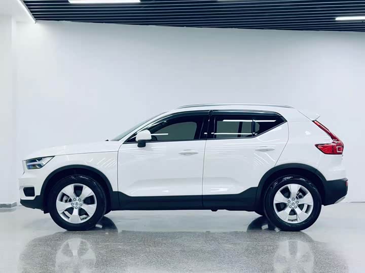 Volvo XC40 2022 T 4 WD — фото 2