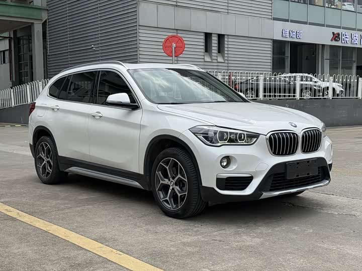 BMW X1 2019 s Drive 18 Li — фото 2