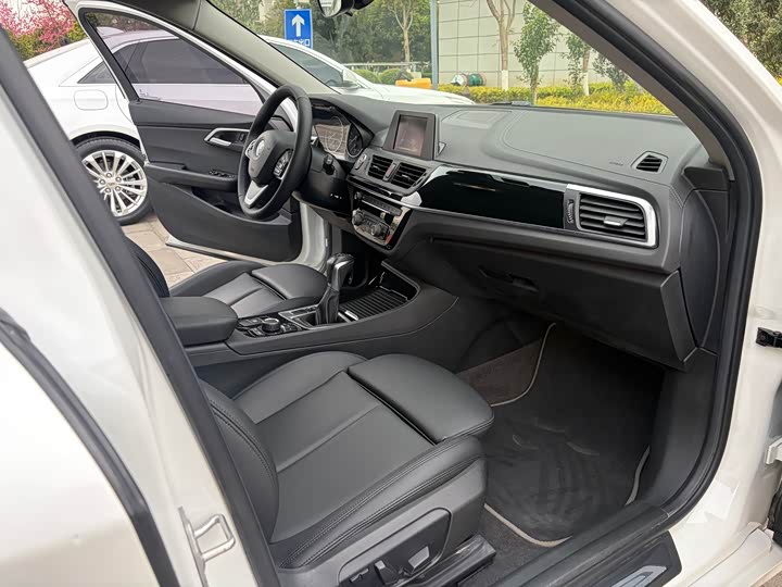 BMW 1-Series 2017 118i Sport — фото 8