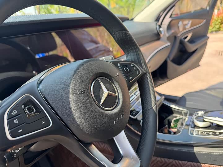 Mercedes-Benz E-Class 2016 E 300 L — фото 9