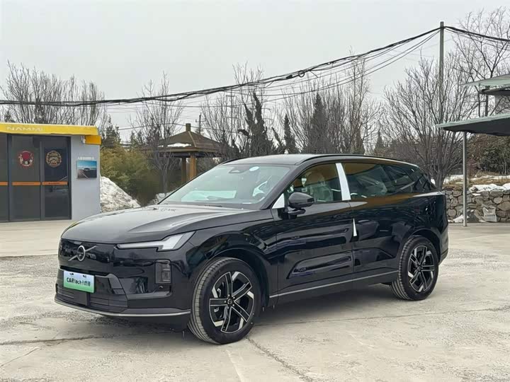 Volvo XC70 Hybrid 2026 2 WD Core — фото 1