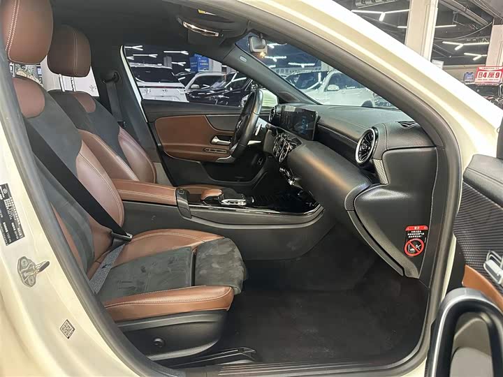 Mercedes-Benz A-Class 2019 A 200 L — фото 28