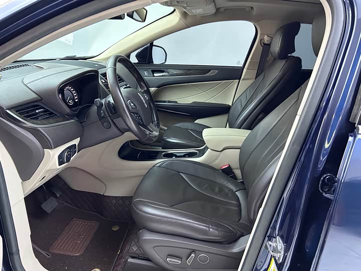 Lincoln MKC 2017 2.0 T 4 WD — фото 8