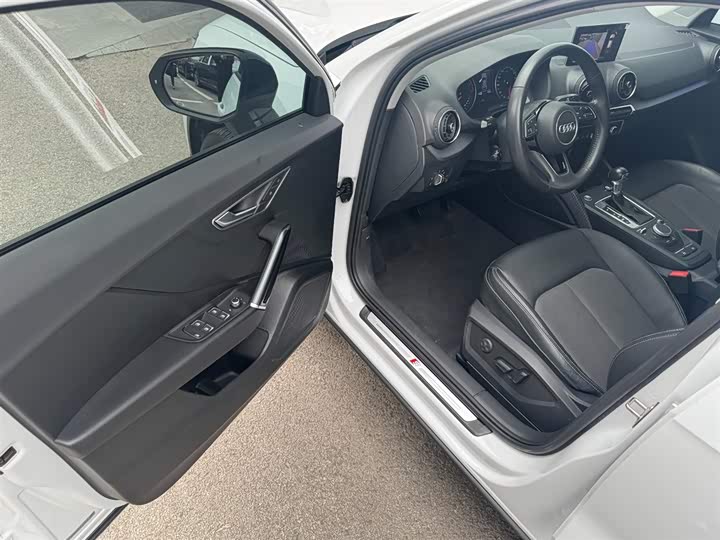 Audi Q2L 2020 35 TFSI — фото 3