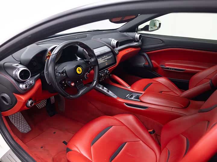 Ferrari GTC4 Lusso 2017 3.9 T V 8 — фото 8