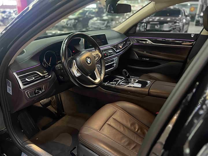 BMW 7 Series 730Li продвинутая — фото 6