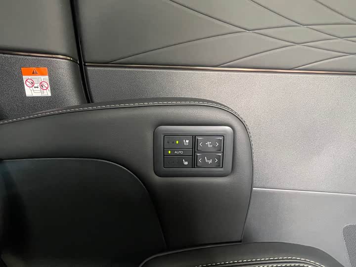 Toyota Alphard — фото 13