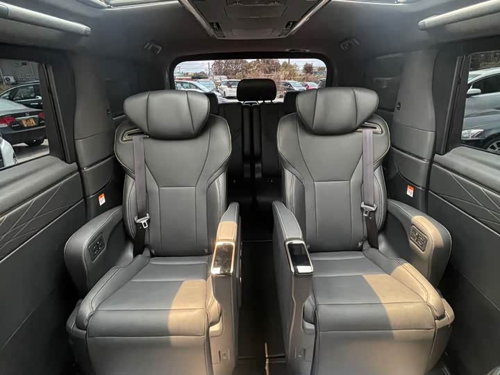 Toyota Alphard — фото 14