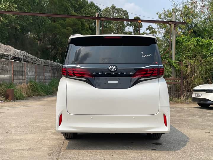 Toyota Alphard — фото 5