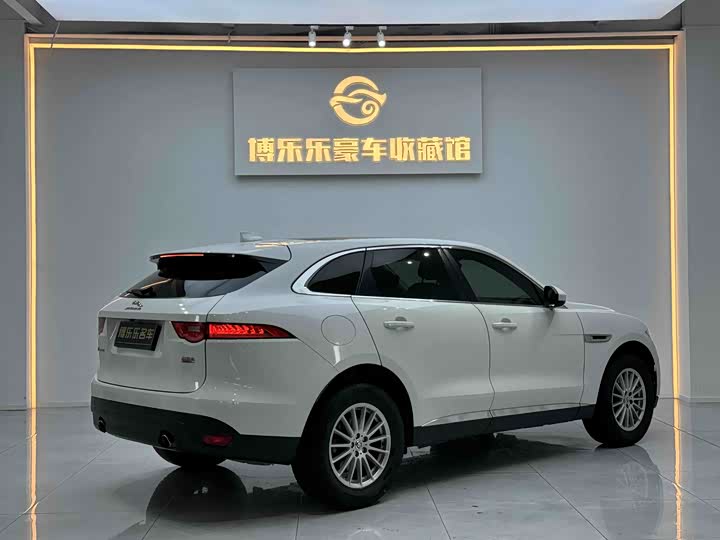 Jaguar F-PACE 2018 2.0 T 4 WD — фото 16