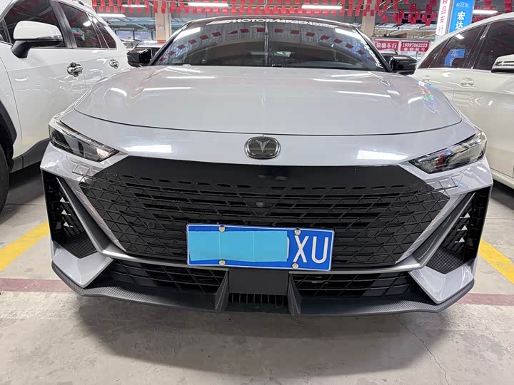 Changan UNI-V 2023 1.5 T — фото 2