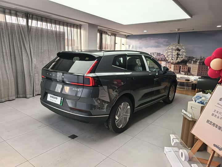 Volvo XC70 Hybrid 2026 4 WD Core — фото 17