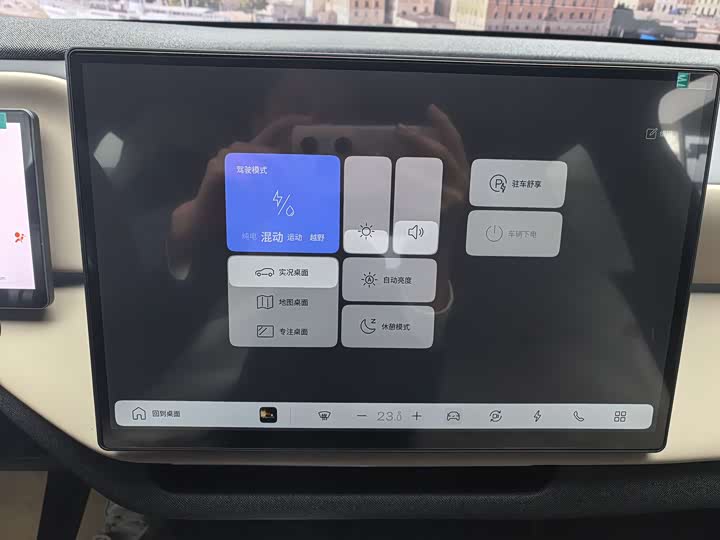 Volvo XC70 Hybrid 2026 4 WD Plus — фото 10