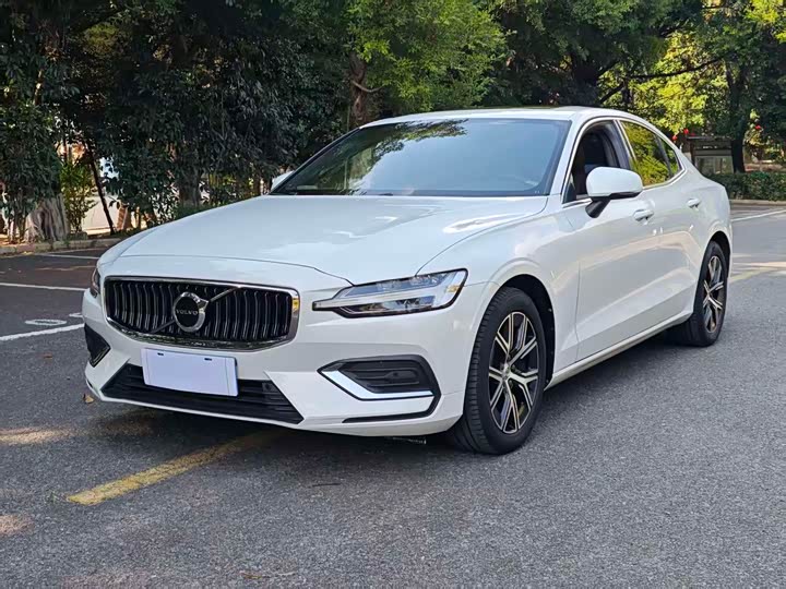Volvo S60 2024 B 4