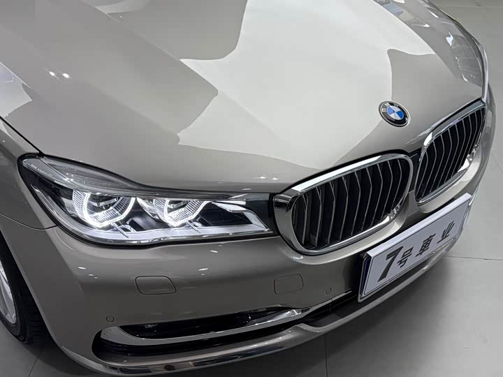 BMW 7 Series 740Li продвинутая — фото 12